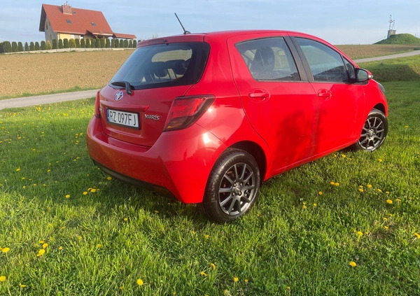 Toyota Yaris cena 29900 przebieg: 184000, rok produkcji 2016 z Rzeszów małe 137